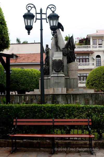 20101202_124611 D3.jpg - Plaza Bolivar, Casco Viejo